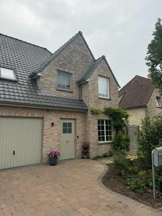 Voor en na gevelreiniging Wondelgem bakstenen woning