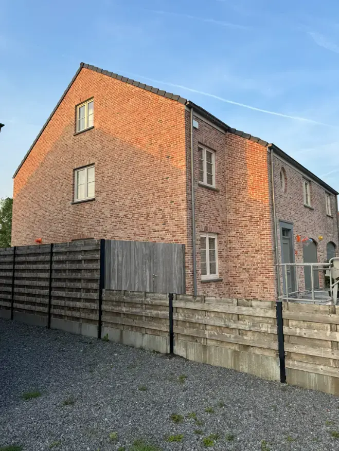 gevel na professionele reiniging in Lovendegem