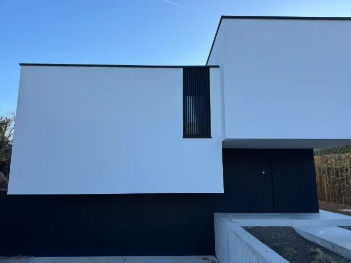 Na reiniging: crepi gevel Papenakker Destelbergen terug schoon